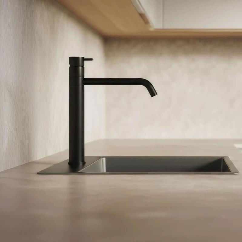 Waterevolution Flow köksblandare matt svart T150PR