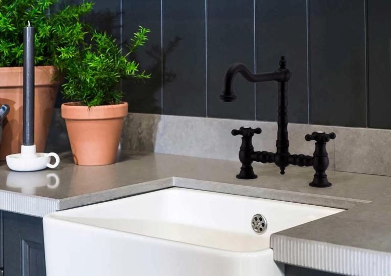 PB Nostalgisk Kökblandare Svart matt vinkelutlopp med stjärnhandtag PBN.ZW.H.ST