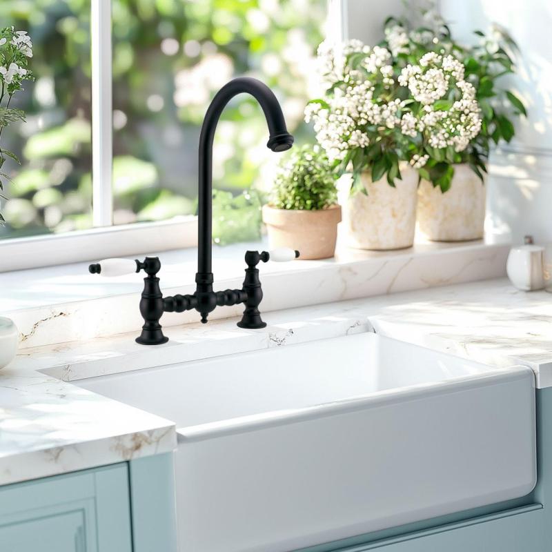 PB Nostalgisk Kökblandare Svart Matt Rund Pip med Vita Handtag PBN.ZW.R.WH