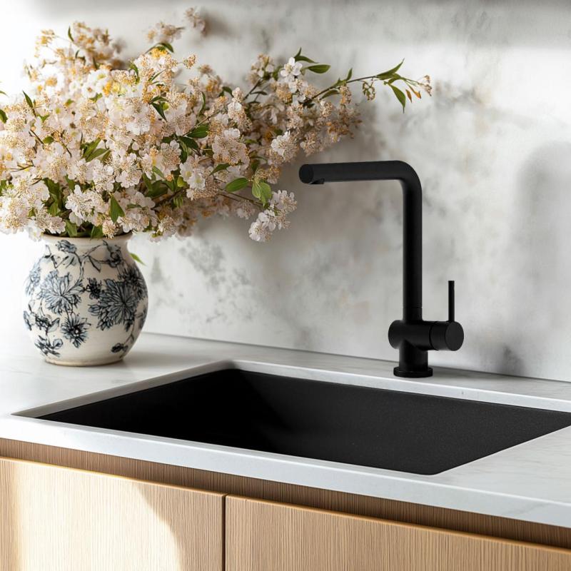 Ausmann Minta mattsvart kökskran med svängbar pip 1208953747