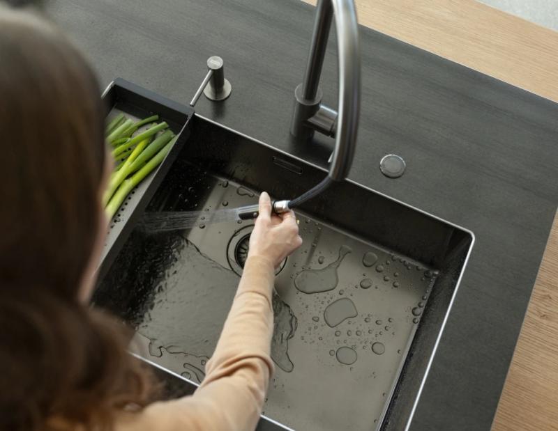 Franke Köksblandare Eos Neo med utdragbar sprayhuvud pvd gun metal 115.0628.256