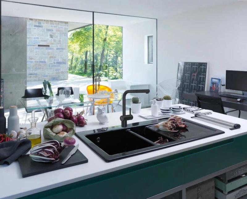 Franke borstad svart sensor Köksblandare Atlas Neo med utdragbar pip 115.0625.527