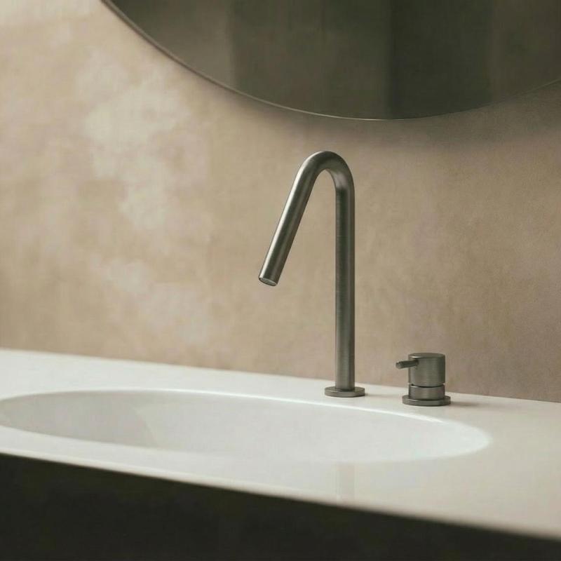 Waterevolution Flow 2-håls handfatskran PVD Gun Metal med liten V 120 mm utlopp T1121VGME