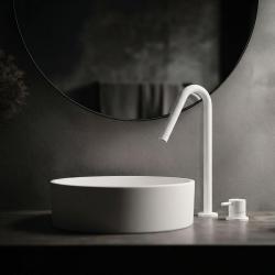 Waterevolution Flow 2-håls tvättställsblandare vit med hög V 120mm pip T1122VBR