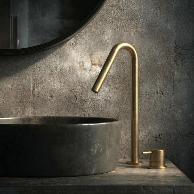 Waterrevolution Flow 2-håls tvättställsblandare borstad mässing med hög V 120mm pip T1122VLE