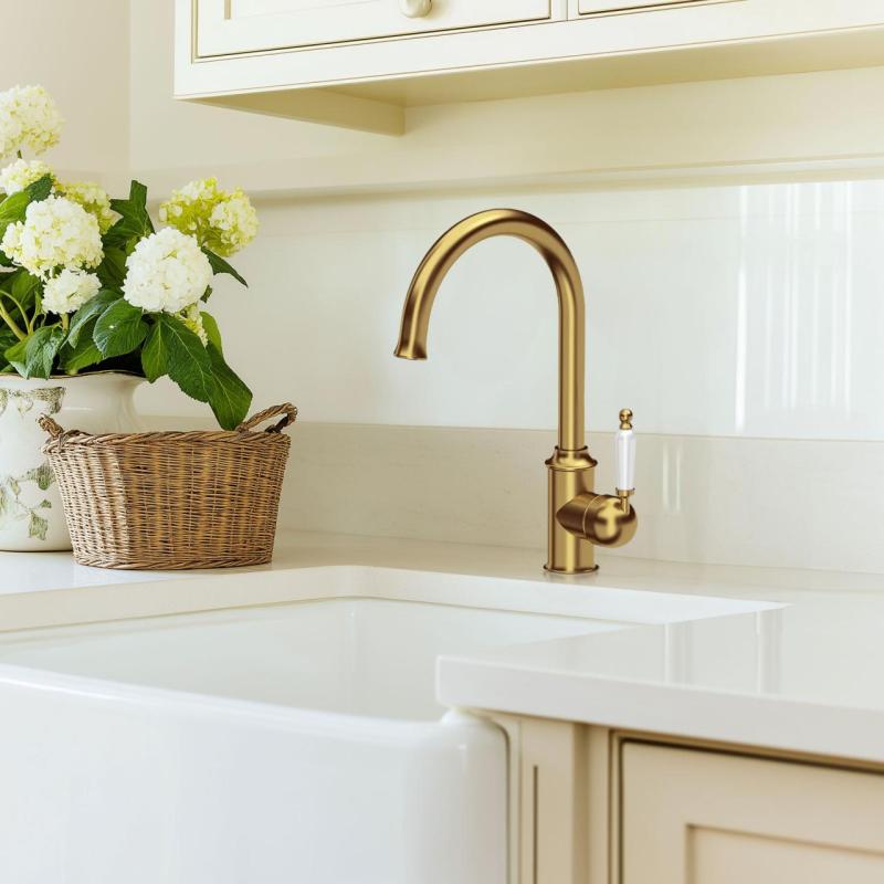 Quadri Worksop Klassisk Nostalgisk Gyllene PVD Kökskran med Keramiskt Handtag 1208956102