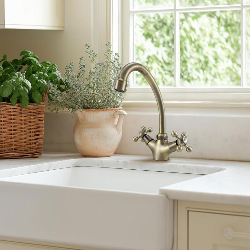 AquaTrimo Vivaldi nostalgisk kökskran brons 21VV7067BN