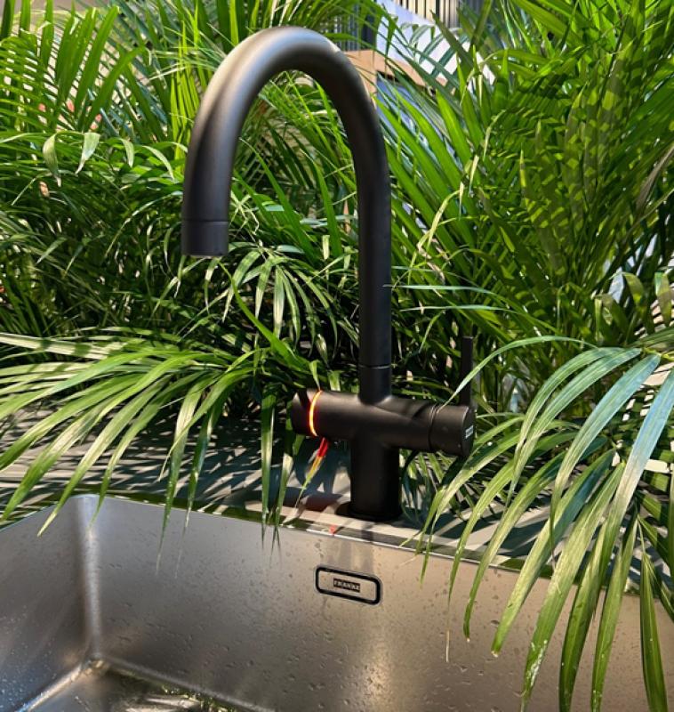 Franke Maris vattenhub 4L panna 3-i-1 med Touch elektronisk kokande vattenkran matt svart 160.0702.518