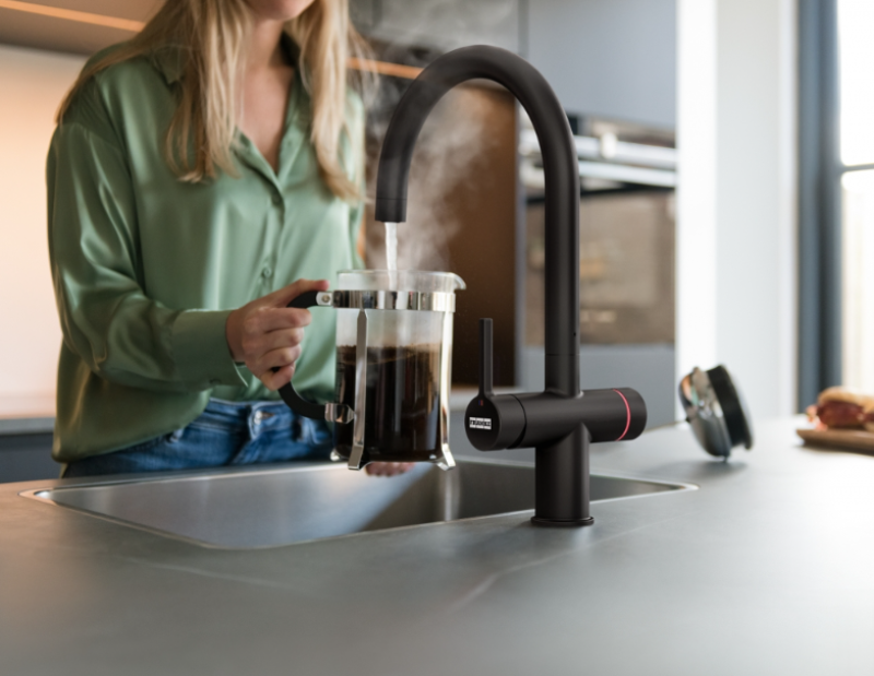 Franke Maris vattenhub 4L panna 3-i-1 med Touch elektronisk kokande vattenkran matt svart med vattenhub blandningsset 1208957949