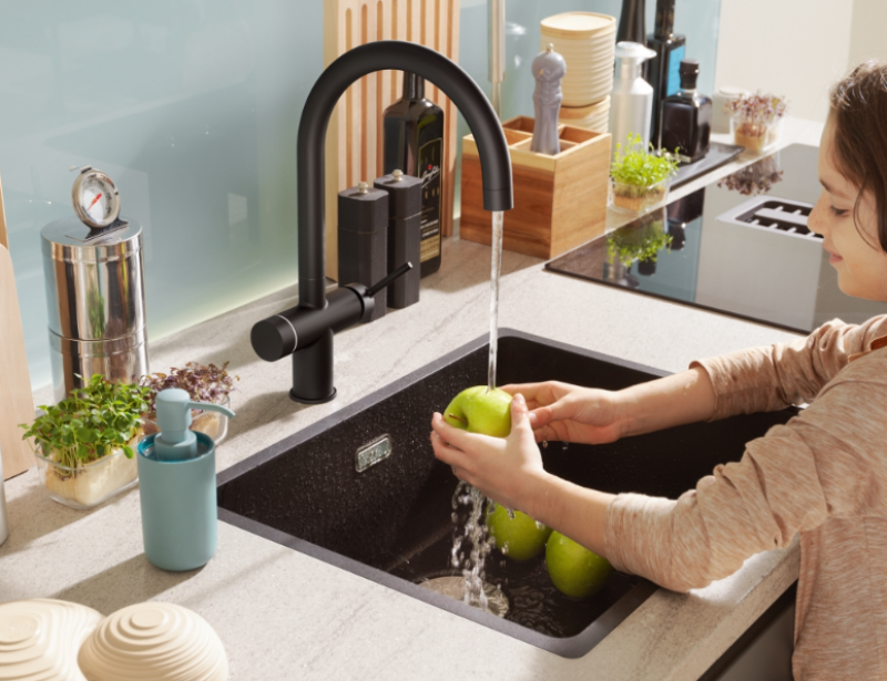 Franke Maris vattenhub 4L panna 3-i-1 med Touch elektronisk kokande vattenkran matt svart med vattenhub blandningsset 1208957949