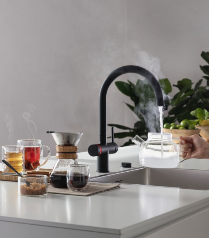 Franke Maris vattenhub 4L-boiler 3-i-1 med Touch elektronisk kokande vattenkran matt svart med vattenhub bypass 1208957950