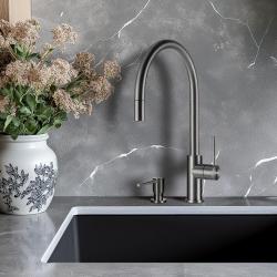 Lorreine Royal Aire kökskran i kanonmetall antracit med utdragbar pip AIRE-GUNMETAL