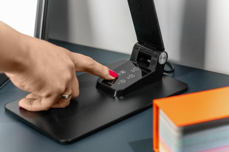 Dekor Skrivbordslampa Loneos 12W 700lm AC220-240V 3-CCT 5-stegs dimning RA>80 USB svart 1208962502