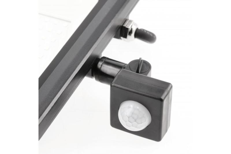 LED-strålkastare iNEXT med rörelsesensor 50W 4000lm, PF>0,9, RA>80, IP65, 120°, 6400K, svart kropp 1208962862