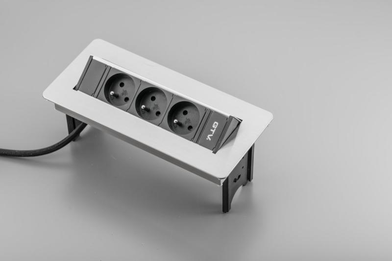 Förlängningssladd utan kassett, 3-vägs uttag med jordning, 1,5 m strömkabel med kontakt, rostfritt stål.