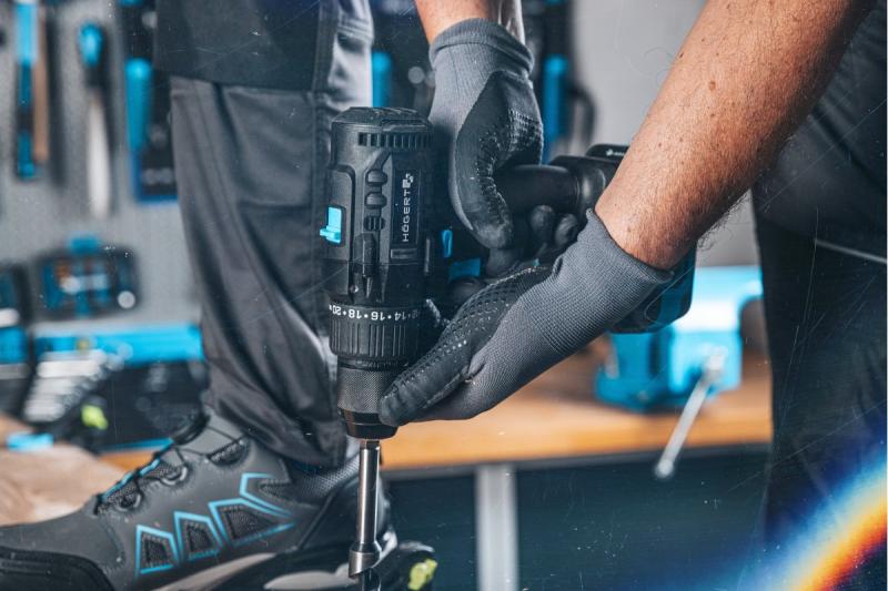 Högert Sladdlös borstlös slagborrmaskin 18V för tegel, sten, trä, metall och plast.