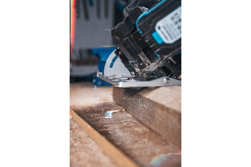 HÖGERT batteridriven cirkelsåg, 18V, utan batteri, dammsugaranslutning