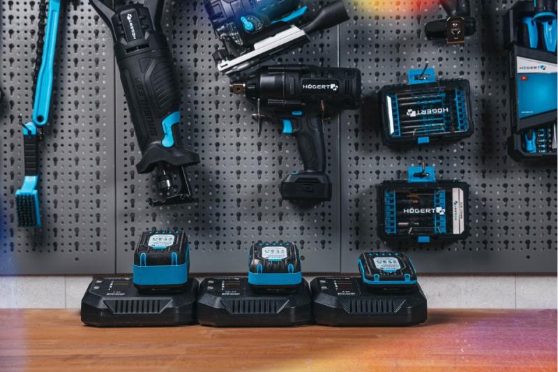 HÖGERT batteriladdare 4A 18V