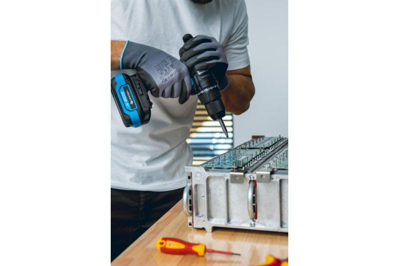 HÖGERT sladdlös borrmaskin 18V, set med batteri, laddare, bitshållare, borrmagasin