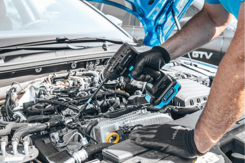 HÖGERT Borstlös batteridriven strykjärn 18V, set med batteri, laddare och tillbehör