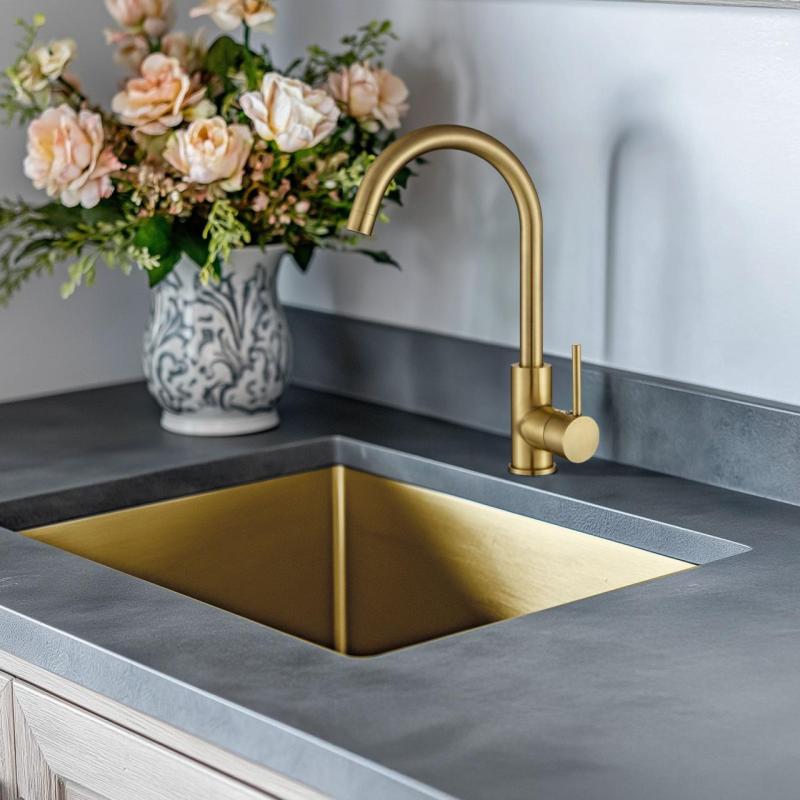 Ausmann Arvia guld köksblandare PVD Gold med svängbar pip 1208970640