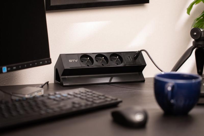 Basco möbelsuttag, 3 x uttag med jordning, USB A+C, 1,5 m kabel, svart med montering