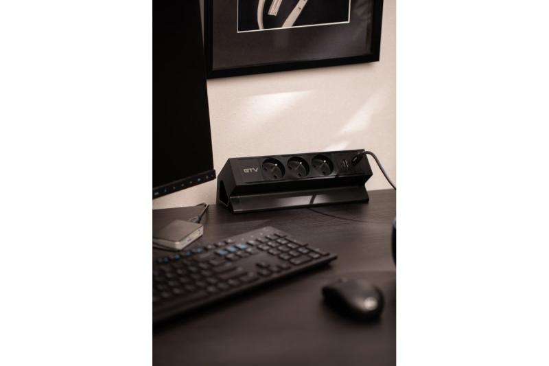 Basco möbelsuttag, 3 x uttag med jordning, USB A+C, 1,5 m kabel, svart med montering