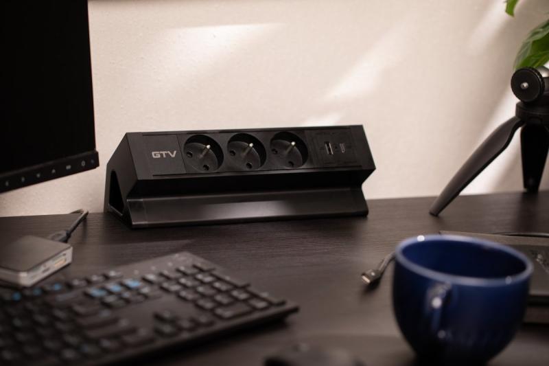 Basco möbelsuttag, 3 x uttag med jordning, USB A+C, 1,5 m kabel, svart med montering