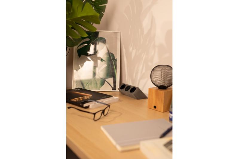 Möbeluttag SOFITO, 2xSCHUKO, USB A+C, kabel 1,5 m, grå flock