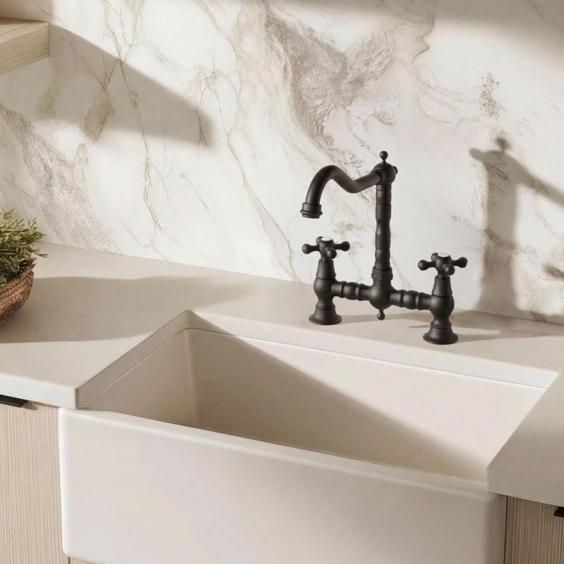 Aquanello Heritage Ascot Klassisk köksblandare i nostalgisk stil, svart med korshandtag BL-4001-HA
